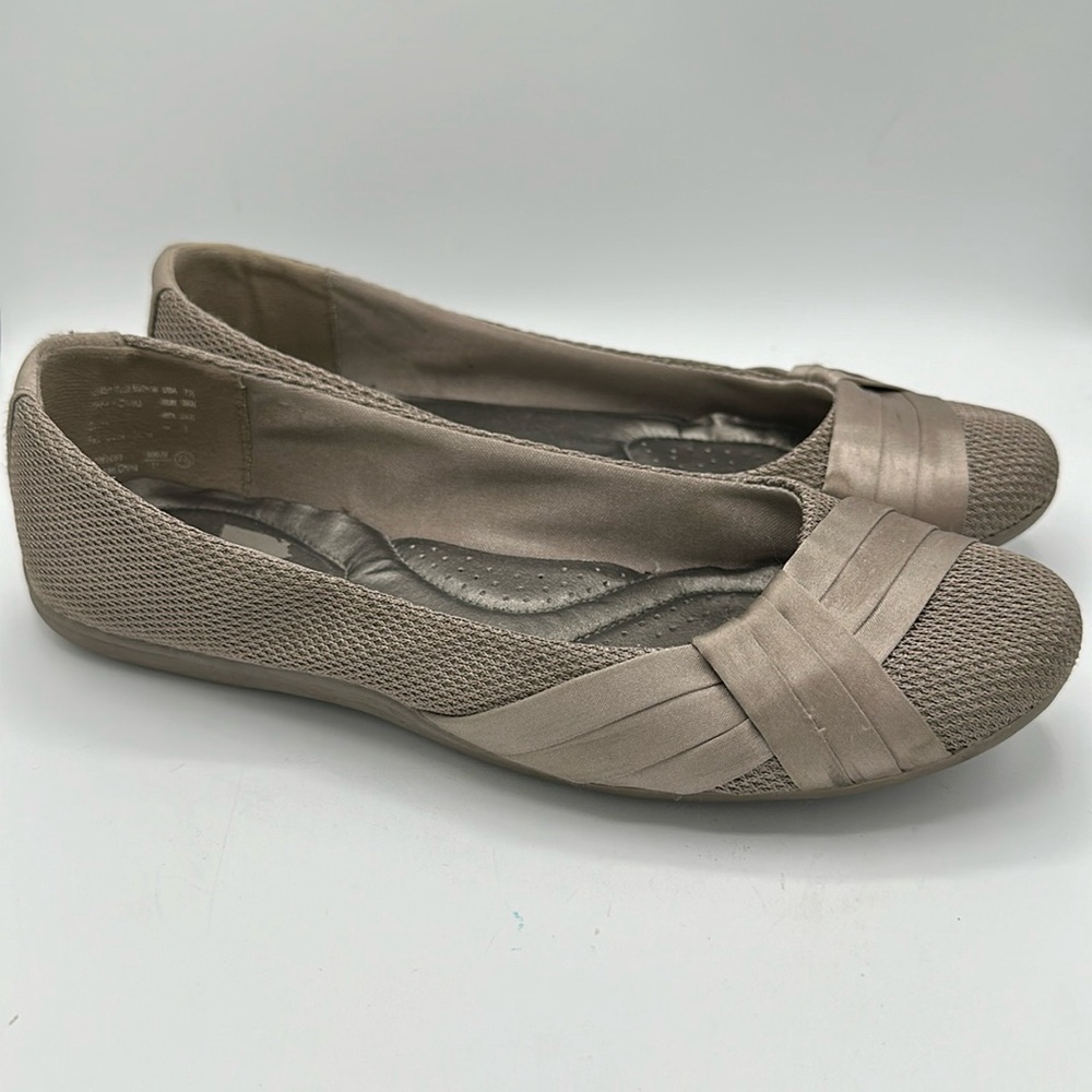 Dexflex Sport taupe / tan canvas and ribbon flats, size 7.5